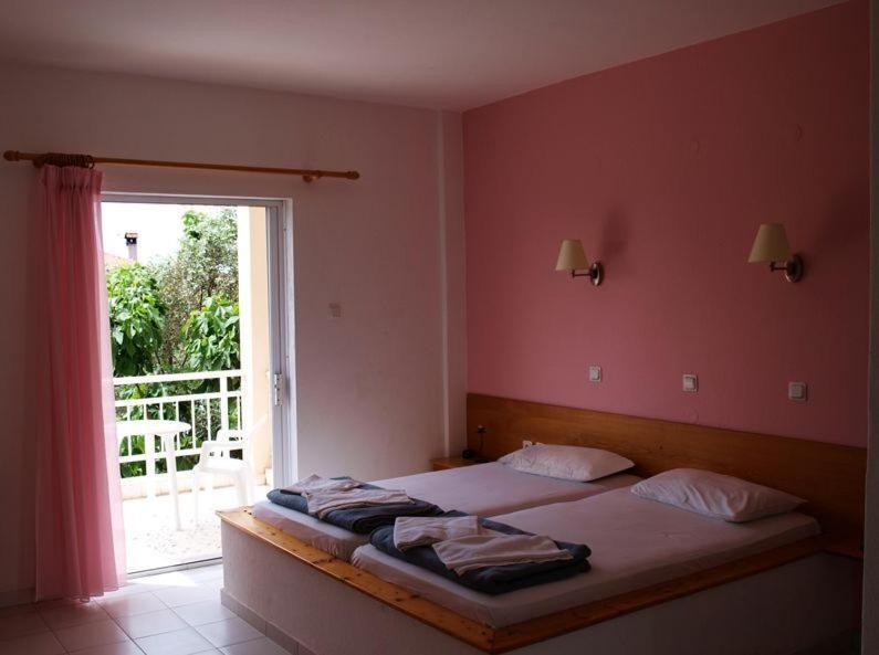 Amarilia Skala Rachoni (Thasos) Quarto foto