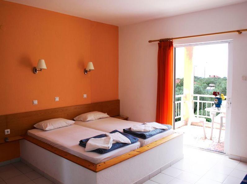 Amarilia Skala Rachoni (Thasos) Quarto foto